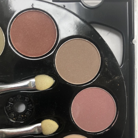 Neutral Eye Shadow Palette In CD Case With Mirror NWT - Picture 10 of 12
